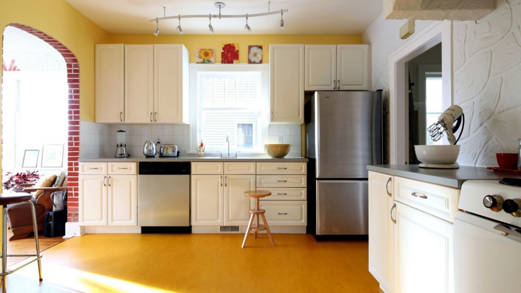 Мебель для кухни в светло-желтых тонах